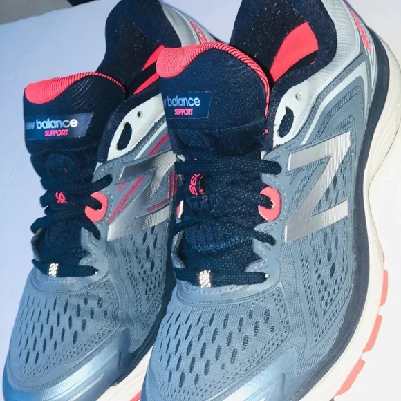 New Balance Women’s Running Shoes - Picture 3 of 8